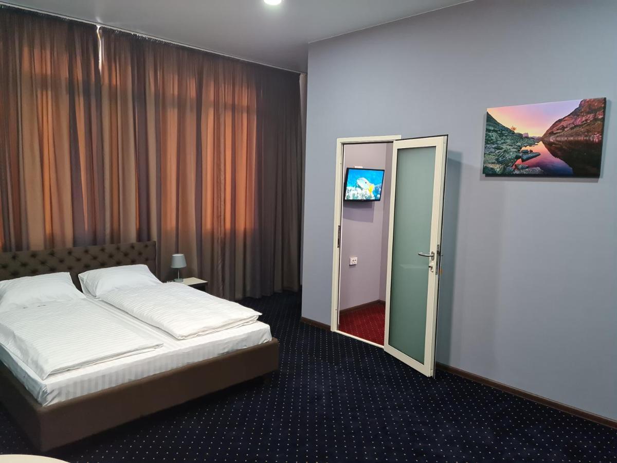 Lex Trend Hotel Irpin Esterno foto