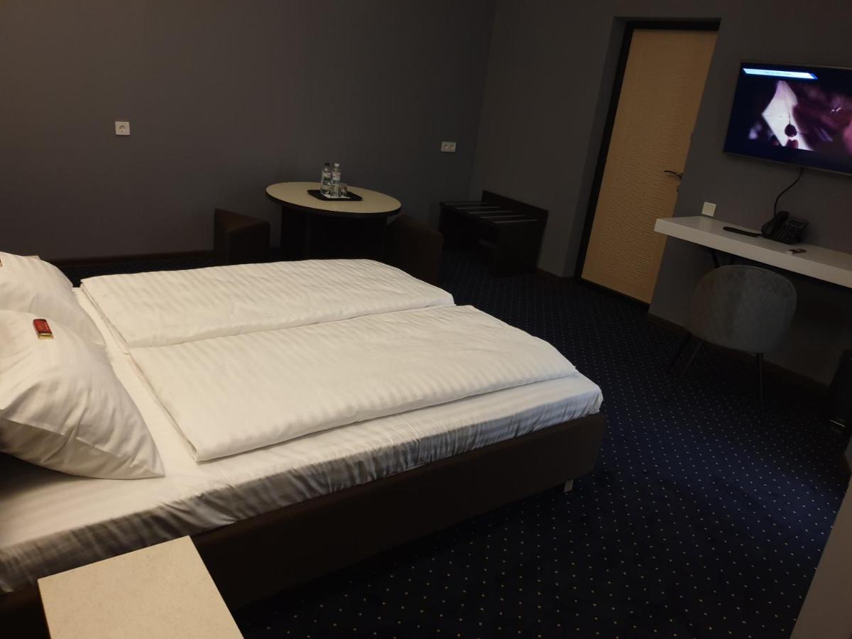 Lex Trend Hotel Irpin Esterno foto